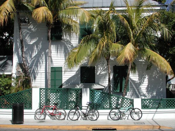 Disfrute de un clima tropical con un coche de alquiler en Cayo Hueso